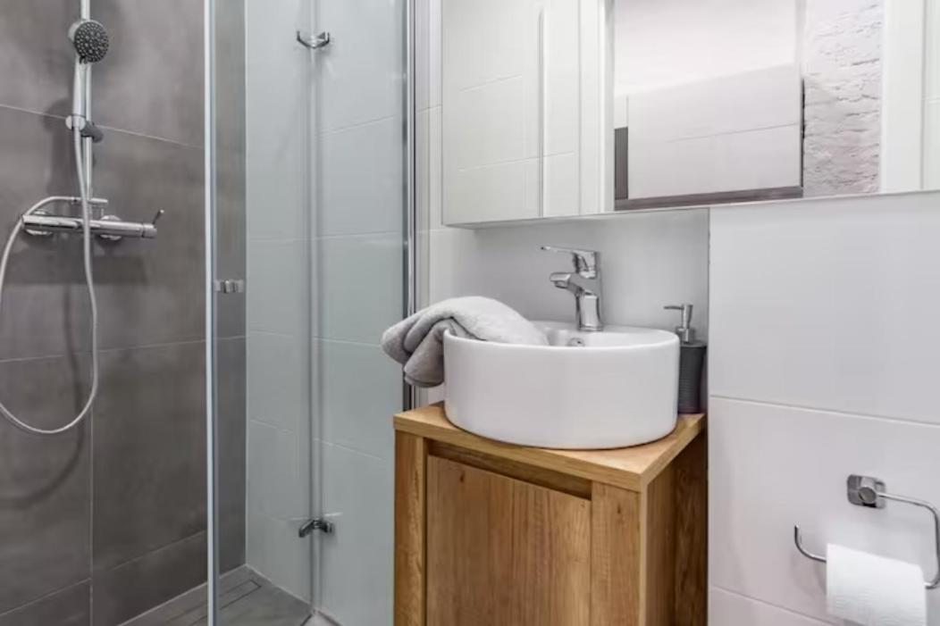 Kawalerka W Srodmiesciu 22 Apartman Łódź Kültér fotó